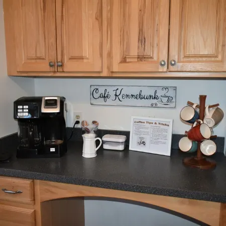 In-Town Kennebunk - Walk to Cafes/Restaurants/Shops, Beaches Minutes Away