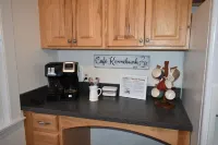 In-Town Kennebunk - Walk to Cafes/Restaurants/Shops, Beaches Minutes Away