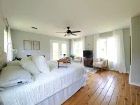Completely remodeled 1940's farmhouse with Gorgeous pond views!!