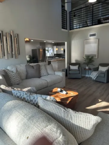 5-bedroom vacation home steps to Lake Texoma