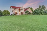 Fun-in-a-Box. 10 min to A2, great for groups. Hotels in Pittsfield Charter Township