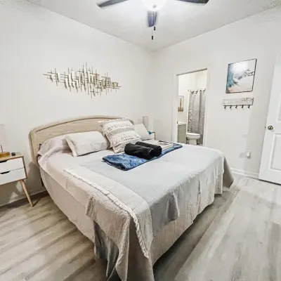 Blue Haven-Beach Condo with Pool and Hot Tub 월드 투어 골프 링크스 주변 호텔