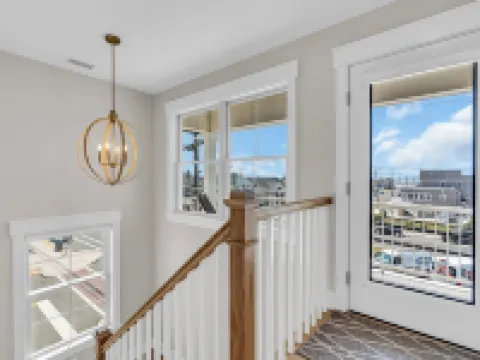 1 block to beach, Beach Equipment, Linens + Towels, 8 beach badges Hotels in Seaside Park