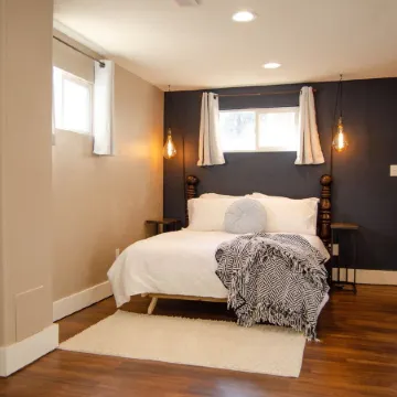 Cozy “Home Away From Home” 1 Bedroom basement Suite w Full Bathroom & laundry