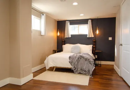 Cozy “Home Away From Home” 1 Bedroom basement Suite w Full Bathroom & laundry Отели в г. Cache County