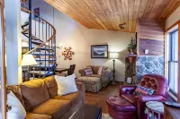 Wonderful 3 Bed, 3 Bath Condo, River and Forest Views, Steps from Shuttle.