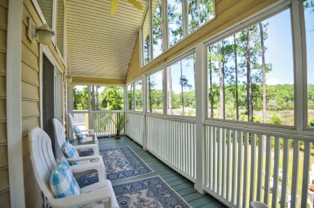 Waterfront. Private Dock for Boat. Pet-friendly. 10 mins to Downtown Oriental.