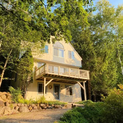 Come in & cozy up in beautiful lodge in Waterville Valley.