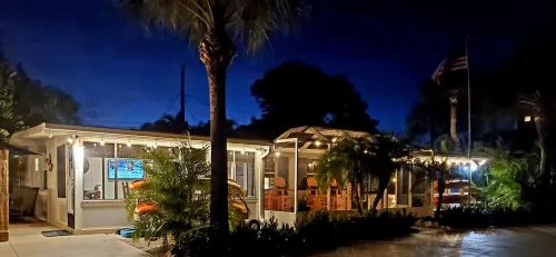 Heated Pool, Bikes, Kayaks, Sups, Outdoor Tiki Bar with TV Corn Hole Court