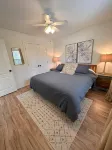 Tranquility at the Lake! 3 King Rooms+Bunks, Boat Parking+ Launch, Beach Access