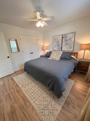Tranquility at the Lake! 3 King Rooms+Bunks, Boat Parking+ Launch, Beach Access