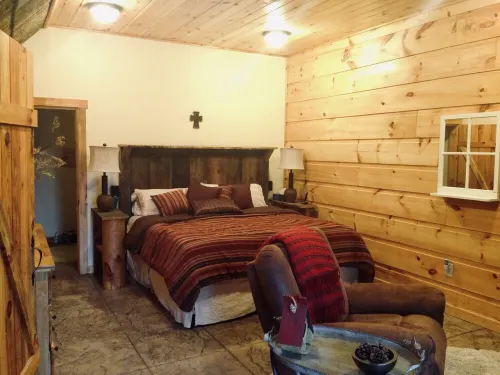 Watauga Lake Home! Hot tub, kayaks, Slip access & Mountain View!