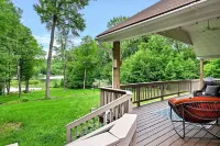 Lakefront Chalet w/ game room 25 min. from skiing & snow tubing. Pet-friendly!