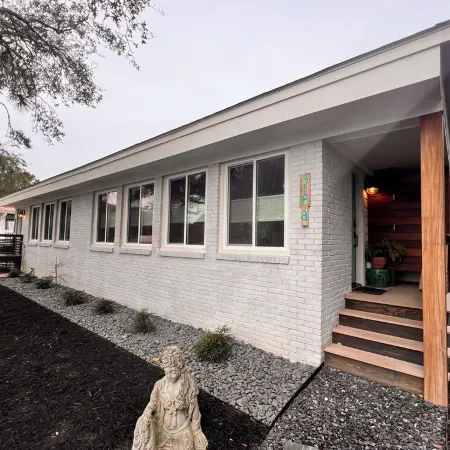Beautiful, comfortable modern home, 1.5 blocks from the BEACH & Center Ave