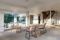 The Salty Bungalow - Pool, Pet Friendly, Walking distance  to Beach!