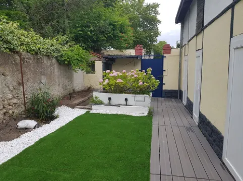 Cosy town house with bicycles available