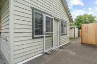Cozy Tiny-Home with Big Heart! BBQ, 2Beds, Wifi, Pet Friendy! - 3-Star