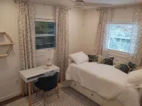 Modern Boho Retreat with Piano. Fenced and Gated in Central Florida! Hotels near Gibsonia Flowers