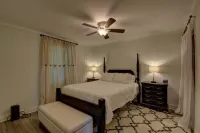 Golden Bear- lovely one bedroom with fireplace Hotels in Sky Valley