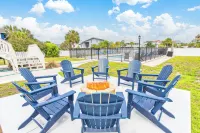 Pool Paradise: 8 bedroom 6 bath private pool sleeps 20 across from the beach!