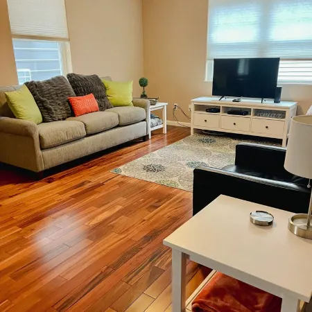Downtown Traverse City Condo. Great Location. New King Bed