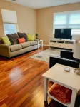 Downtown Traverse City Condo. Great Location. New King Bed - breakfast
