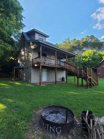 Beautiful Secluded Cabin on the White River