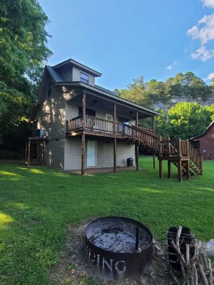 Beautiful Secluded Cabin on the White River