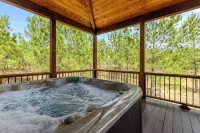 Family Cabin - Private Backyard Oasis - Hot Tub - Fire Pit - Playset- Air Hockey
