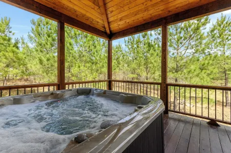 Family Cabin - Private Backyard Oasis - Hot Tub - Fire Pit - Playset- Air Hockey Отели в г. Брокен Боу