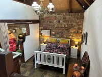Idyllic stone cottage in the heart of Childers.