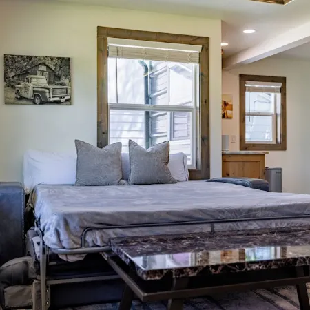 Beautiful NEW home close to downtown Cody! Sleeps up to 8.