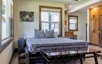 Beautiful NEW home close to downtown Cody! Sleeps up to 8.