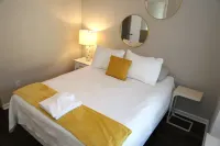 Elegant & Renovated Family Space-King Size Bed