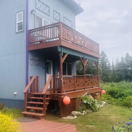 THE SEA SHANTY - A HOMER SEASIDE COTTAGE