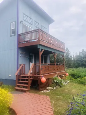 THE SEA SHANTY - A HOMER SEASIDE COTTAGE