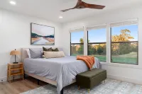 Mid Century Modern Escape 4 Br w/ Pool - 1.7 acres