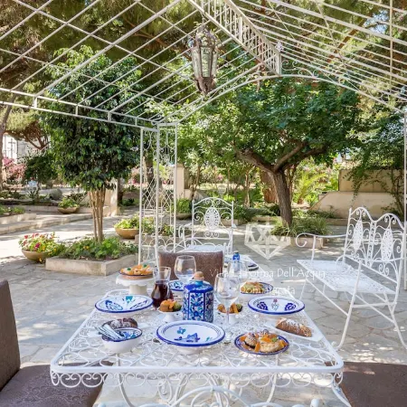 Villa for 12/14 people garden, pool, bbq, 100 meters from the sea, A / C, wi-fi