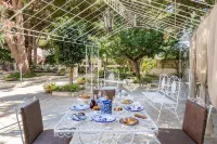 Villa for 12/14 people garden, pool, bbq, 100 meters from the sea, A / C, wi-fi