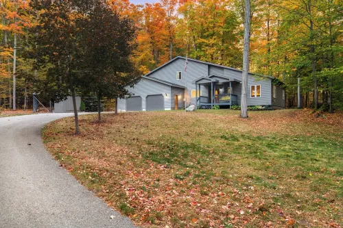 Total Seclusion! Hot tub,  Traverse City downtown 10 min, Booking for summer! - 3-Star