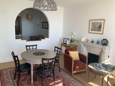 Apartement Facing the Sea Downtown Concarneau "Le Balcon Bleu Отели в г. Конкарно