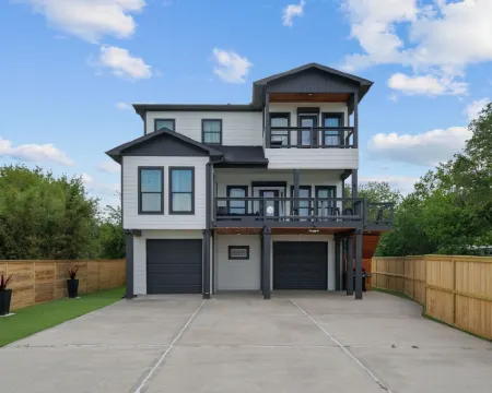 Waterfront Home w/ Views - Hot Tub + Movie Theatre Hotels in Bacliff