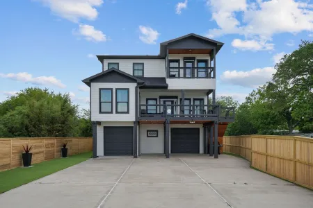 Waterfront Home w/ Views - Hot Tub + Movie Theatre