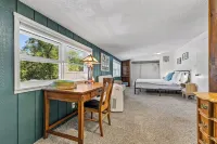 House of Mint - Down Town FLG w/  Hot Tub! Sleeps 12