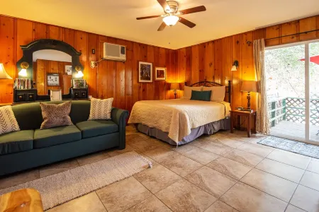 Park like cabin perfect for Parents with two children