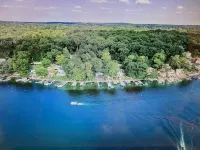NEW Beautiful, Spacious Lake House - Wifi