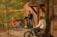 Cozy Romantic Cabin with Hot Tub on Screened Porch Hotels near New River Gorge