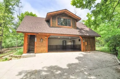 Rich Hardesty’s Brown County Country Cabin Treehouse Campfire Getaway
