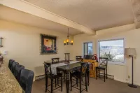 Great Rates, Easy access, 2BR, 2BA, Condo with outstanding view.  Pool &Hot Tub