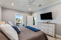 Sip 'N Sea - Built w/ All the Amenities & just a 3 minute walk to beach!